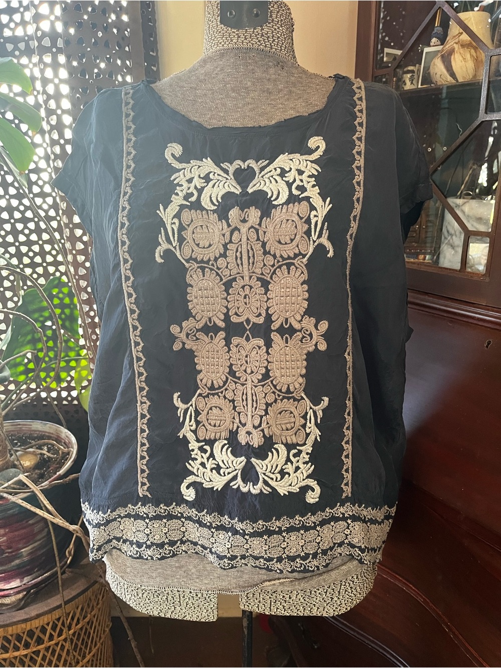 Johnny Was Navy cupro Top with Cream Embroidery